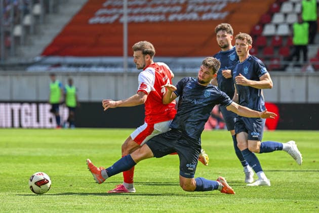 Soccer I Men s I 2026–2027 Season I Regionalliga I Matchday 4 I Hallescher FC vs. Chemnitzer FC I August 9, 2026 Tackle by Max Kulke, 17, Hallescher FC, Roman Eppendorfer 25, Chemnitzer FC, Halle Saale, Leuna Chemie Stadium, Saxony-Anhalt, Germany Copyright: xLobeca InesxHähnelx