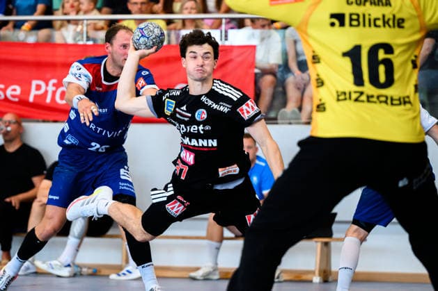 Altensteig SCup Match, 3rd Place: 26–27 HBW Balingen vs. HC Erlangen, Lucca Bialowas (Erlangen), Goalie Vladimir Cupara, HBW Balingen, Altensteig, Eichwaldhalle, Baden-Württemberg, Germany