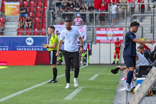 Soccer I Men s I 2026–2027 Season I Regionalliga I Matchday 4 I Hallescher FC vs. Chemnitzer FC I August 9, 2026 Benjamin Duda, Coach, Chemnitzer FC; cutout, close-up, portrait, Single photo, single image, body, Halle, Saale, Leuna, Chemie Stadium, Saxony-Anhalt, Germany Copyright: xLobeca InesxHähnelx