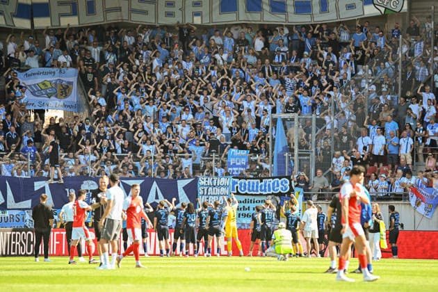 Soccer I Men’s Team I 2026–2027 Season I Regionalliga I Matchday 4 I Hallescher FC vs. Chemnitzer FC I August 9, 2026 The Chemnitzer FC team celebrates the support of their fans in the visitors’ section after the game Halle Saale Leuna Chemie Stadium, Saxony-Anhalt, Germany Copyright: xLobeca InesxHähnelx