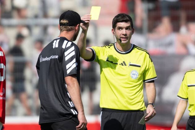 Regionalliga Northeast, Season 26–27: Hallescher FC vs. Chemnitzer FC, Halle, Germany, August 9, 2026. Pictured from left: Coach Robert Schröder, Schröder, Halle, yellow card, Halle Saale Leuna Chemie Stadium, Saxony-Anhalt, Germany