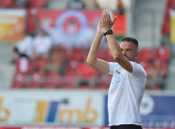 08 26 2009 Halle, Saale, Saxony-Anhalt Sports Soccer Hallescher FC Halle (HFC) Northeast Regional League (4th Division) Men s Season 2026–2027 Matchday 4 Hallescher FC vs. CFC Chemnitzer FC Benjamin Duda, Coach of Chemnitzer FC