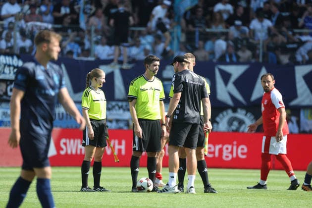 090826 Halle, Saale, Saxony-Anhalt; Sports; Soccer; Hallescher FC (Halle); HFC; Northeast Regional League; 4th Division; Men; 2026–2027 Season; Matchday 4; Hallescher FC vs. CFC Chemnitzer FC; Robert Schröder, Hallescher FC coach, complains to referee Christoph Beblik and receives a yellow card for it