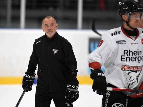 August 9, 2026, xophax, KEC, Ice Hockey, Haie Kölnarena 2, Public Show Practice, Practice led by Coach Thomas Berglund (KEC), left, and Moritz Müller (KEC), right, Cologne