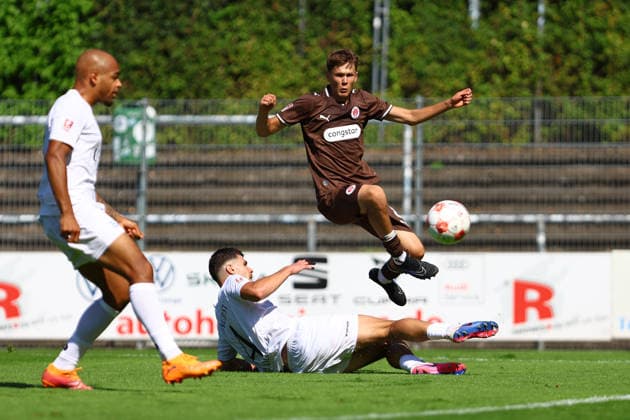 8 Mats Herrmann, FC St. Pauli U23, 4 Denis Koldzic Bremer SV Men s First Team I Regionalliga Nord I 2026–2027 Season I Matchday 2 I FC St. Pauli U23 vs. Bremer SV I August 9, 2026 I Edmund Plambeck Stadium