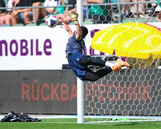 August 9, 2026, Soccer, Brack Super League 2026–27, Round 3, FC St. Gallen 1879 vs. FC Lucerne, Berit Sitter Stadium, St. Gallen, Switzerland. Simon Simoni 1, FC Lucerne warming up. Photo by Urs Ottiger