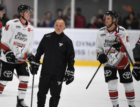 August 9, 2026, xophax, KEC, Ice Hockey, Haie Kölnarena 2, Public Show Practice, KEC Coach Thomas Berglund with Jan Luca Sennhenn (KEC, right) and Noah Münzenberger (KEC, left), Cologne