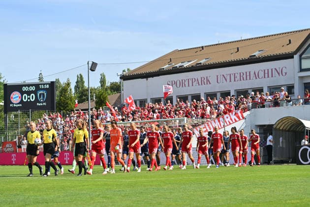1 Match at Sportpark Unterhaching for the FC Bayern women s soccer team; team photo, team, squad, team photo; soccer friendly match between Bayern Munich Women and Paris FC on August 9, 2026, at Sportpark Unterhaching; 2026–2027 season,