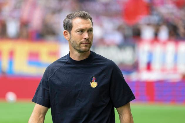Stephan Lichtsteiner, FC Basel, Coach before kickoff, Switzerland, Soccer, Super League, Matchday 3, 2026–2027, FC Basel 1893 vs. FC Thun, August 9, 2026, Basel, St. Jakob Park, Switzerland Copyright: xGrantxHubbsx