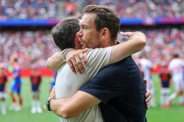 Gian Luca Privitelli (FC Thun, coach) and Stephan Lichtsteiner (FC Basel, coach) before kickoff, Switzerland, soccer, Super League, Matchday 3, 2026–2027, FC Basel 1893 vs. FC Thun, August 9, 2026, St. Jakob Park, Basel, Switzerland Copyright: xGrantxHubbsx