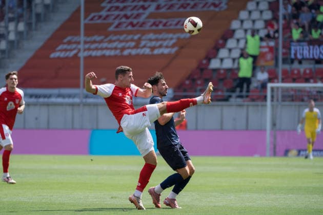 Marius Hauptmann (HFC), 23, Domenico Alberico (CFC), 10, Hallescher FC vs. Chemnitzer FC, Soccer, Northeast Regional League, Matchday 4, 2026–27 Season, August 9, 2026, Halle Leuna Chemie Stadium, ST Deutschland