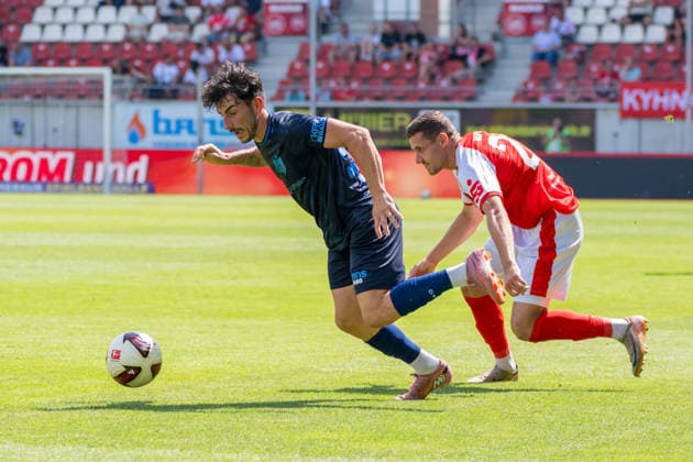 Maurizio Grimaldi (CFC), 23, Marius Hauptmann (HFC), 23, Hallescher FC vs. Chemnitzer FC, Soccer, Northeast Regional League, Matchday 4, 2026–27 Season, August 9, 2026, Halle Leuna Chemie Stadium, ST Deutschland