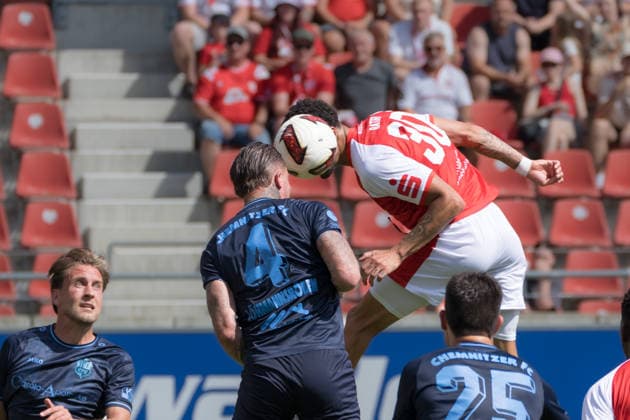 Jan Löhmannsröben (CFC), 4, Stanley Ratifo (HFC), 30, header duel, Hallescher FC vs. Chemnitzer FC, soccer, Northeast Regional League, Matchday 4, 2026–27 season, August 9, 2026, Halle Leuna Chemie Stadium, ST, Germany
