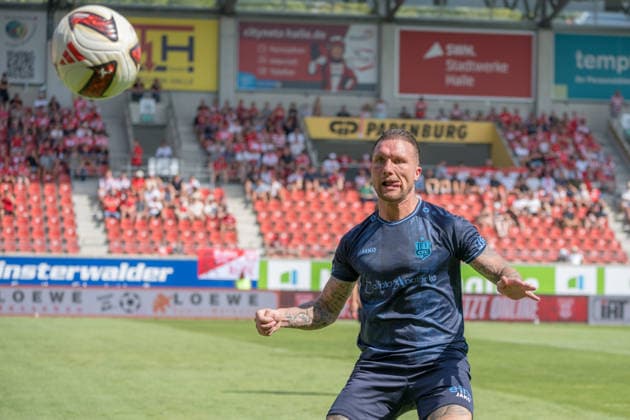 Jan Löhmannsröben (CFC), 4th touch, Hallescher FC vs. Chemnitzer FC, soccer, Northeast Regional League, Matchday 4, 2026–27 season, August 9, 2026, Halle Leuna Chemie Stadium, ST Deutschland