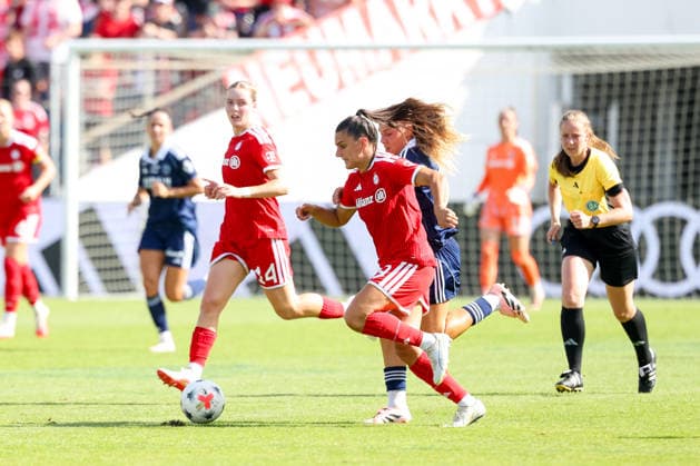Jovana Damnjanovic, FC Bayern Munich, No. 09 with the ball, GER, FC Bayern Munich vs. Paris FC, soccer, friendly match, 2026–2027 season, August 9, 2026, GER, FC Bayern Munich vs. Paris FC, soccer, friendly match, 2026–2027 season, August 9, 2026, Unterhaching Copyright: xEibner-Pressefoto JennixMaulx EP_JML