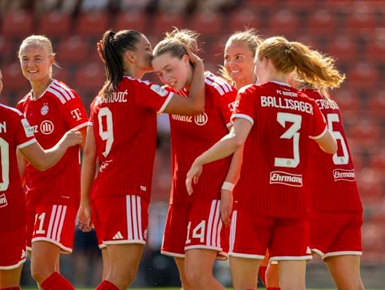 August 9, 2026, Google Pixel Women s Bundesliga Friendly Match: FC Bayern Women vs. Paris FC, at Sportpark Unterhaching; Alara Sehitler celebrates her third goal, FC Bayern Munich with Jovana Damnjanovic, FC Bayern Munich