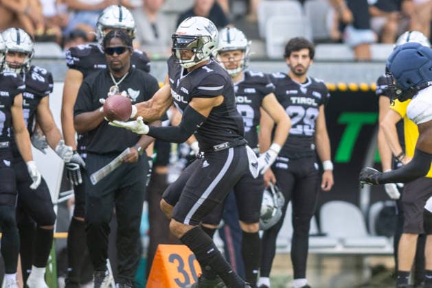 Aaron Jackson (Raiders Tirol, 01) catch the ball, Raiders Tirol vs Paris Musketeers, American Football, EFA, Week 13, 2026, 09.08.2026 Innsbruck Tivoli Sradium Austria Copyright: xPFA BjörnxKeckerx