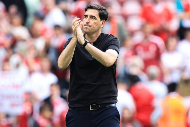 pre-season friendly: Liverpool v Monaco Liverpool manager Andoni Iraola claps fans during the pre-season friendly match Liverpool vs Monaco at Anfield, Liverpool, United Kingdom on 09 August 2026 (Photo by Jorge Horsted News Images) Liverpool Anfield Merseyside United Kingdom Copyright: xJorgexHorsted NewsxImagesx