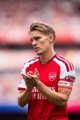 Martin odegaard of Arsenal claps fans Arsenal vs Borussia Dortmund, Emirates Cup, Final, Emirates Stadium, London, UK - 09 Aug 2026London Emirates Stadium United Kingdom  Copyright: xWiredxPhotos Shutterstockx 17058922y