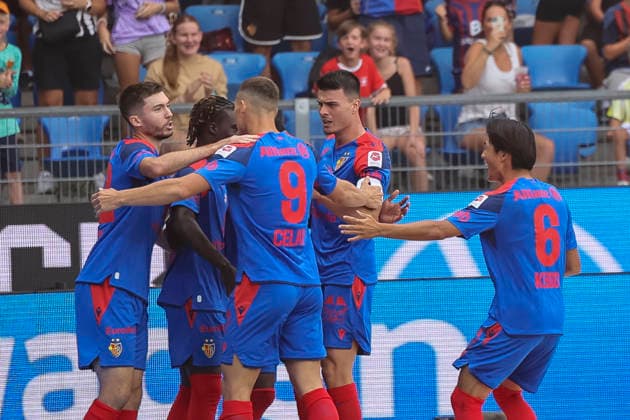 FC Basel celebrates Asane Sow s 1-0 goal, FC Basel, 18, Switzerland, Soccer, Super League, Matchday 3, 2026–2027, FC Basel 1893 vs. FC Thun, August 9, 2026, Basel, St. Jakob Park, Switzerland Copyright: xGrantxHubbsx