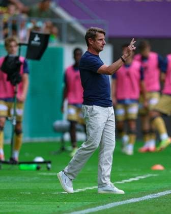 August 9, 2026, Soccer, Brack Super League 2026–27, Round 3, FC St. Gallen 1879 vs. FC Lucerne, Berit Sitter Stadium, St. Gallen, Switzerland; Jörg Udo Portmann, head coach of FC Lucerne, giving instructions on a tactical adjustment; Photo by Urs Ottiger