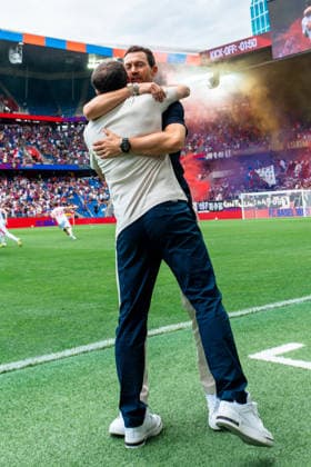 BASEL, SWITZERLAND, JULY 18: Thun L head coach Gian Luca Privitelli and Basel R head coach Stephan Lichtsteiner prior to the preseason friendly match between FC Basel 1893 and Juventus at St. Jakob Stadium on July 18, 2026, in Basel, Switzerland Copyright: xJustPictures.ch PascalxvonxBürenx jp-en-EuSpIm-Pavo_Fotografie-06646