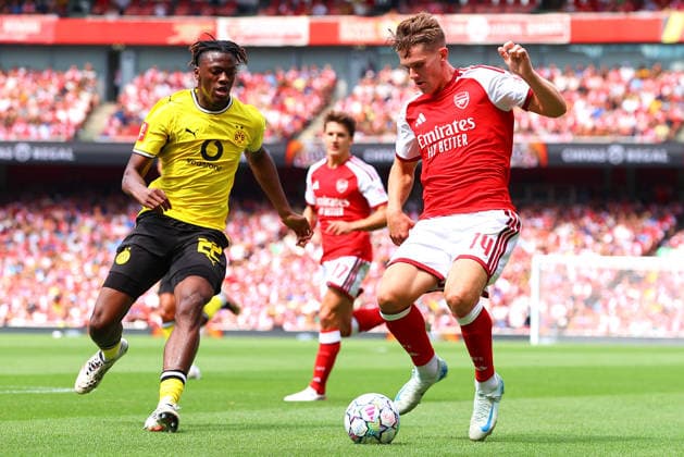 Joane Gadou of Borussia Dortmund chases down Viktor Gyokeres of Arsenal during the preseason friendly match between Arsenal FC and Borussia Dortmund at Emirates Stadium on August 9, 2026, in London, England. Photo by Ryan Crockett, DeFodi Images