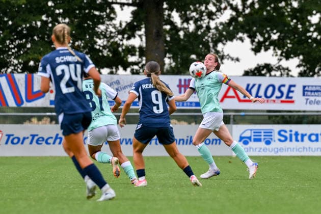 Vanessa Zilligen of Andernach controls the ball with her chest