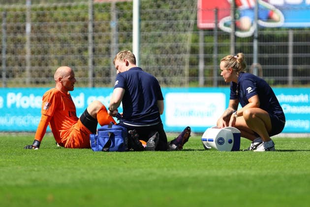 22 Tobias Duffner of Bremer SV had to be substituted due to injury Soccer I Men s I Regionalliga Nord I 2026–2027 Season I Matchday 2 I FC St. Pauli U23 vs. Bremer SV I August 9, 2026 I Edmund Plambeck Stadium