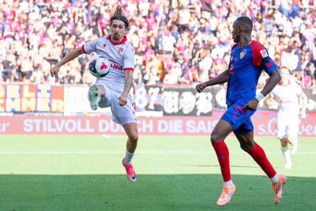 BASEL, SWITZERLAND, AUGUST 9: Marc Gutbub of Thun (L) battles for the ball with Akpe Victory of Basel (R) on August 9, 2026, in Basel, Switzerland Copyright: xJustPictures.ch PascalxvonxBürenx jp-en-EuSpIm-Pavo_Fotografie-07110