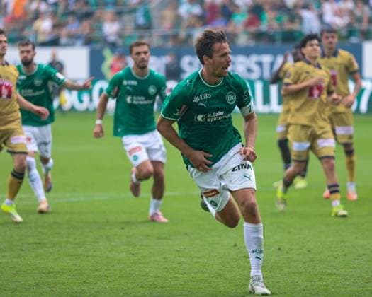 August 9, 2026, Soccer, Brack Super League 2026–27, Round 3, FC St. Gallen 1879 vs. FC Lucerne, Berit Sitter Stadium, St. Gallen, Switzerland. Lukas Görtler (16), FC St. Gallen 1879, looks at Simon Simoni (1), FC Lucerne, after he missed his penalty kick. Photo by Urs Ottiger