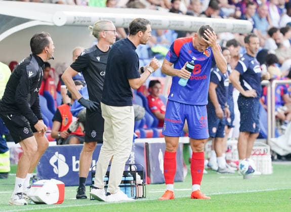 August 9, 2026 Swiss Men s Soccer Super League 2026–2027 Season FC Basel vs. FC Thun 4–2 Photo: Coach Stephan Lichtsteiner, Goal Scorer Zan Celar, Action