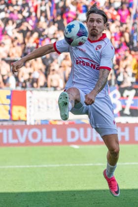 BASEL, SWITZERLAND, August 9 — Marc Gutbub of Thun in action during the 2026–27 Swiss Super League match between FC Basel 1893 and FC Thun at St. Jakob Park on August 9, 2026, in Basel, Switzerland (Basel, Basel-Stadt, Switzerland) Copyright: xJustPictures.ch PascalxvonxBürenx jp-en-EuSpIm-Pavo_Fotografie-07109-2