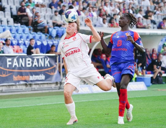 August 9, 2026 Swiss Men s Soccer Super League 2026–2027 Season FC Basel vs. FC Thun 4–2 Photo by Michael Heule: FC Thun vs. Asane Sow (FC Basel), right, in a tackle