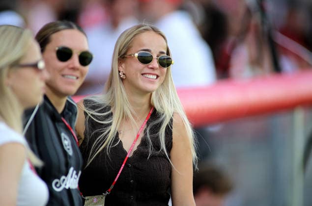Soccer, Women, 2026–2027 Season, FC Bayern Munich vs. Paris FC, Friendly Match, Exhibition Match, Sportpark Unterhaching, Giulia Gwinn, FC Bayern Munich in casual clothes, close-up, upper body, smiling, with a smile