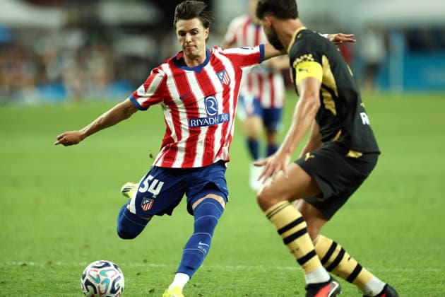Man City vs Atletico de Madrid pre-season match in Seoul, South Korea Arnau Ortiz (L) of Atletico de Madrid shoots the ball during a pre-season friendly soccer match between Manchester City FC and Atletico de Madrid at Seoul World Cup Stadium in Seoul, South Korea, on August 09, 2026. Seoul South Korea  Copyright: xMatrixxImages JungxUi-Chelx