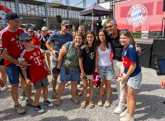 August 9, 2026, Google Pixel Women s Bundesliga Friendly Match: FC Bayern Women vs. Paris FC, at Sportpark Unterhaching, fan festival in front of the stadium, President Herbert Hainer (second from the right), FC Bayern with the fans