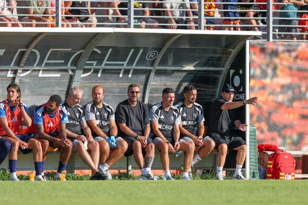 SOCCER - Friendly Match - US Lecce vs. SS Monopoli Photo by IPA ABACAPRESS.COM87359960 - The US Lecce bench with Esuebio Di Francesco (US Lecce manager) during the US Lecce vs. SS Monopoli friendly soccer match in San Pietro in Lama (LE), Italy, August 9, 2026 San Pietro in Lama (LE) Italy  Copyright: xIPAxSport ABACAx
