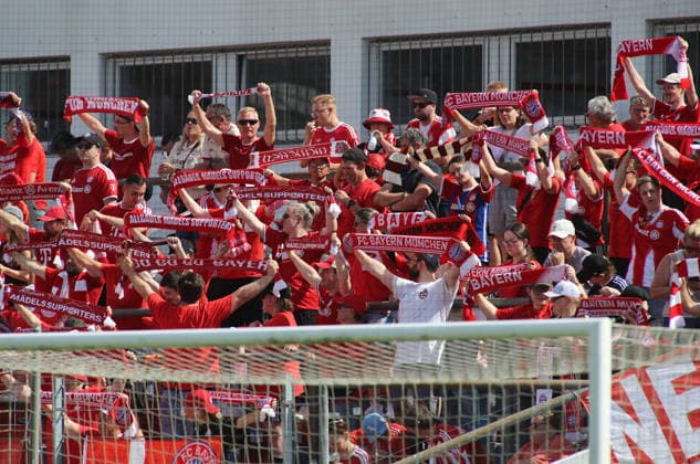 Soccer, Women s, 2026–2027 Season, FC Bayern Munich vs. Paris FC, Friendly Match, Exhibition Match, Sportpark Unterhaching Here are the fans of the FC Bayern Munich Women s team waving their scarves, performing a choreographed display, and creating a lively atmosphere