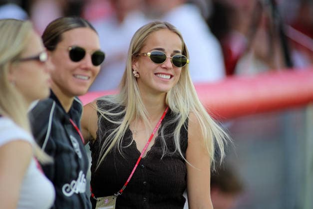 Soccer, Women, 2026–2027 Season, FC Bayern Munich vs. Paris FC, Friendly Match, Exhibition Match, Sportpark Unterhaching, Giulia Gwinn of FC Bayern Munich in casual clothes, smiling