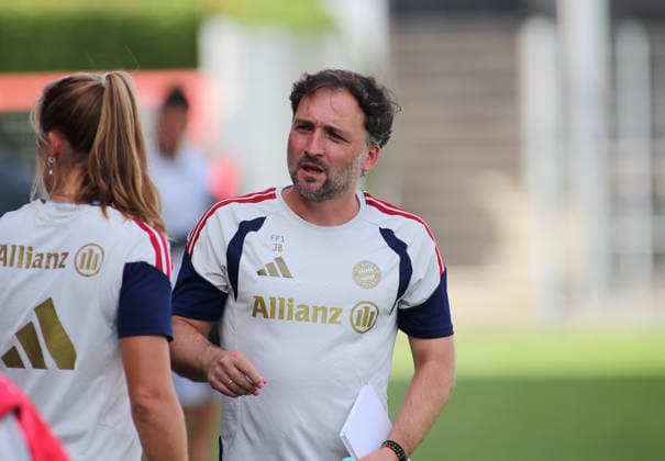 Soccer, Women, 2026–2027 Season, FC Bayern Munich vs. Paris FC, Friendly Match, Exhibition Match, Sportpark Unterhaching, Jose Barcala, FC Bayern Munich Coach, Head, Upper Body