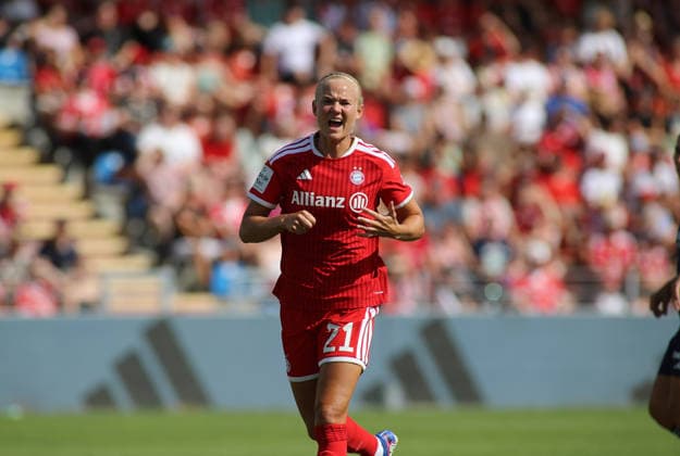 Soccer, Women, 2026–2027 Season, FC Bayern Munich vs. Paris FC, Friendly Match, Exhibition Match, Sportpark Unterhaching, Pernille Harder, FC Bayern Munich in Action