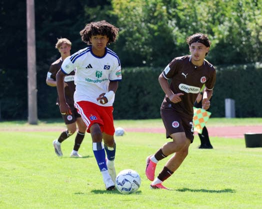 U19 DFB Youth League Preliminary Round, Group A: FC St. Pauli vs. Hsamburger SV at Hammer Park Stadium; Thierry Sedlatschek (HSV), Leotrim Ramaj (St. Pauli)