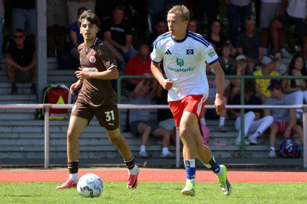 U19 DFB Youth League Preliminary Round, Group A: FC St. Pauli vs. Hamburger SV at Hammer Park Stadium; Mert Teper (St. Pauli), Maximilian Schmid (HSV)