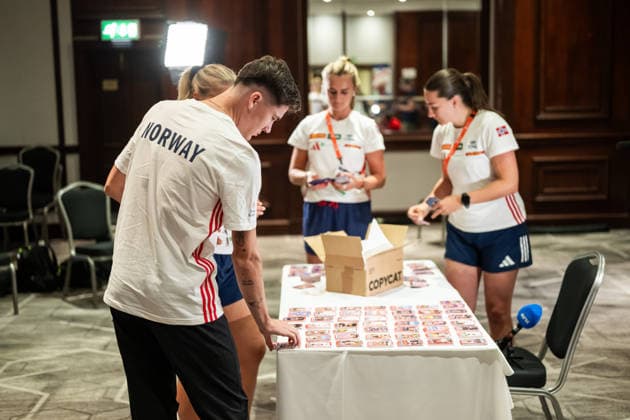 August 9, 2026: Jakob Asserson Ingebrigtsen of the Norwegian national track and field team looks at a collector s card at a press event ahead of the 2026 European Athletics Championships on August 9, 2026 in Birmingham. Photo by Mathias Bergeld, BILDBYRAN, code MB MB1396. track and field, athletics, friidrett, friidrotts EM, 2026 European Athletics Championships, press conference, event, meeting, 1, BBENG, Norway, norge, collector card  Copyright: MATHIASxBERGELD BB260809MB012