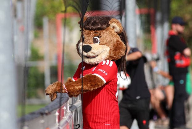 Soccer, Women s, 2026–2027 Season, FC Bayern Munich vs. Paris FC, Friendly Match, Exhibition Match, Sportpark Unterhaching Here is the FC Bayern Munich Women s mascot, Mia