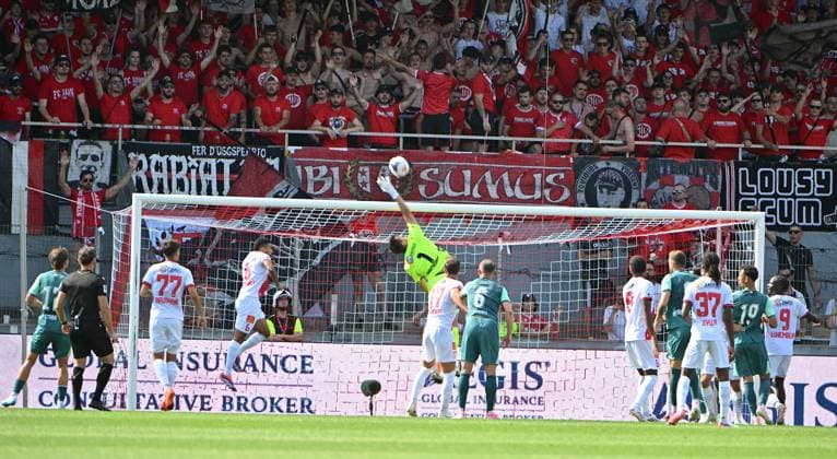Sion, 09.08.2026, Football Brack Super League, FC Sion - FC Vaduz, Anthony Racioppi (FCS 1) a spectacular deviation (Frederic Dubuis Imago) FC SION - FC VADUZ Imago