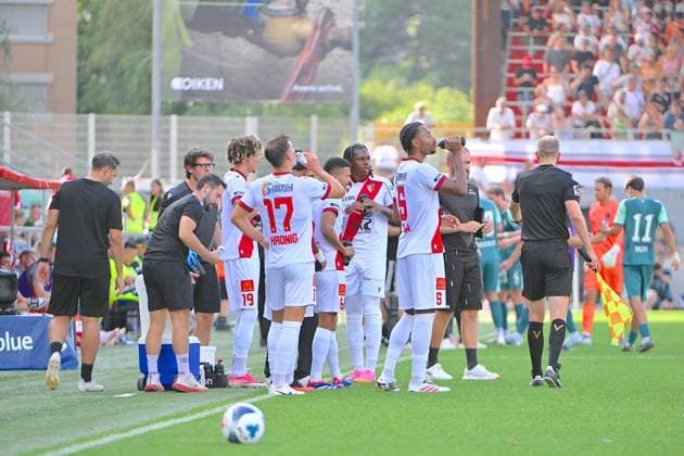 Sion, 09.08.2026, Football Brack Super League, FC Sion - FC Vaduz, FC Sion drink break (Frederic Dubuis Imago) FC SION - FC VADUZ Imago
