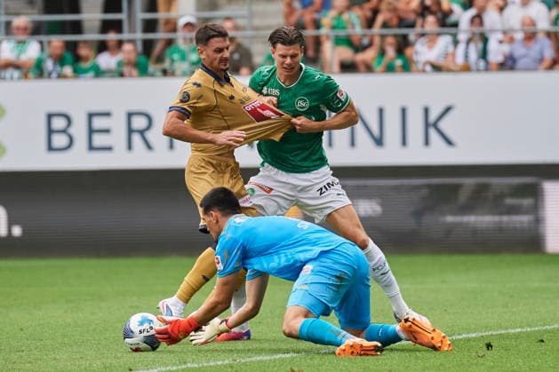 Brack Super League 2026–2027: FC St. Gallen 1879 vs. FC Lucerne, St. Gallen, Switzerland St. Gallen, Switzerland, August 9, 2026 Stefan Knezevic and Andrin Hunziker tug at each other’s jerseys, while goalkeeper Simon Simoni retrieves the ball during the Brack Super League match between FC St. Gallen 1879 and FC Lucerne in St. Gallen