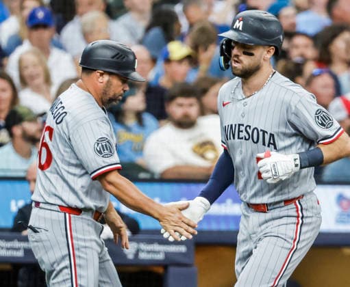 Minnesota Twins second baseman Kody Clemens (R) celebrates with Minnesota Twins third base coach Ramon Borrego after hitting a two RBI home run in the sixth inning of the MLB, Baseball Herren, USA game between the Minnesota Twins and the Milwaukee Brewers at American Family Field in Milwaukee, Wisconsin on Sunday, August 9, 2026.  MIL20260809821 TANNENxMAURY